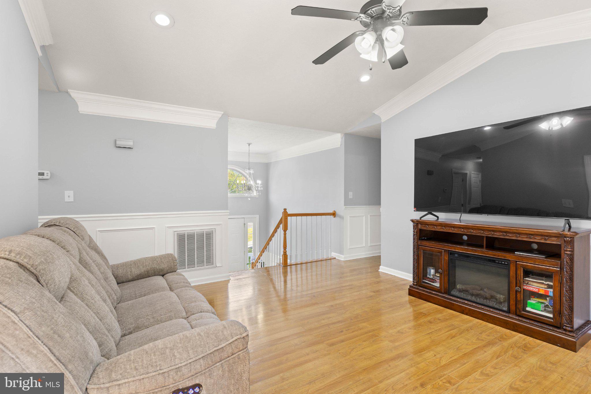 605 CEDAR COURT