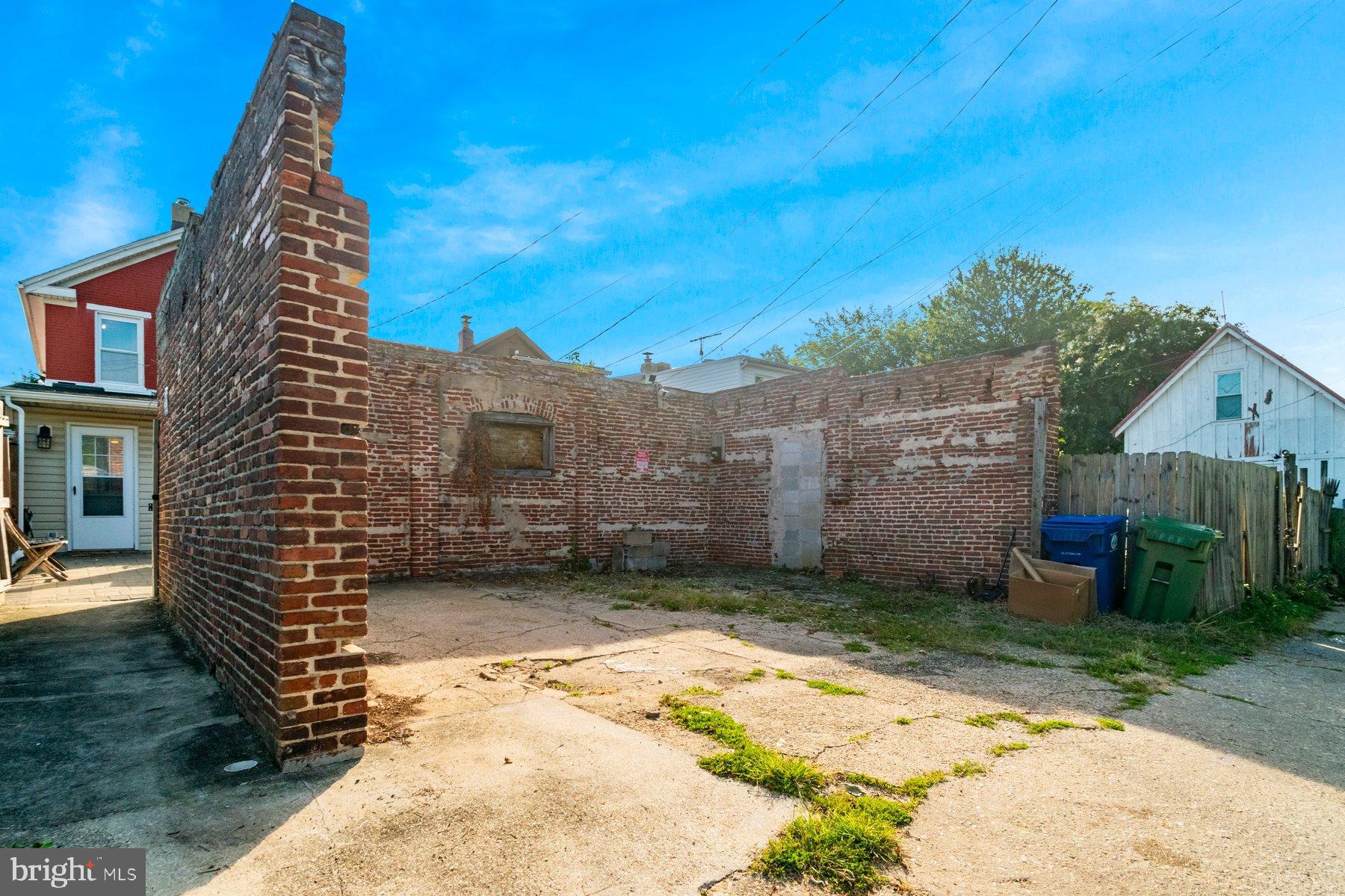 HAMPDEN HISTORIC DISTRICT - Residential Lease