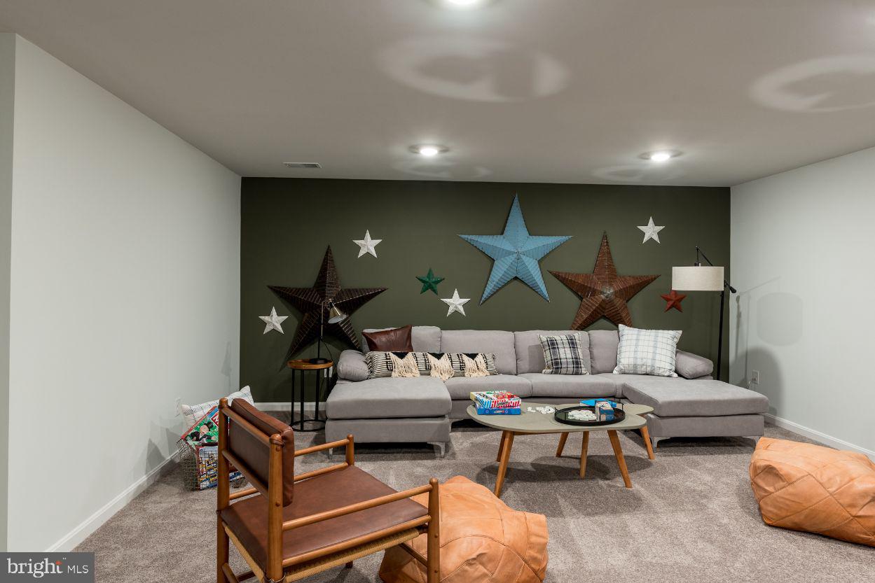 LADYSMITH VILLAGE - Residential