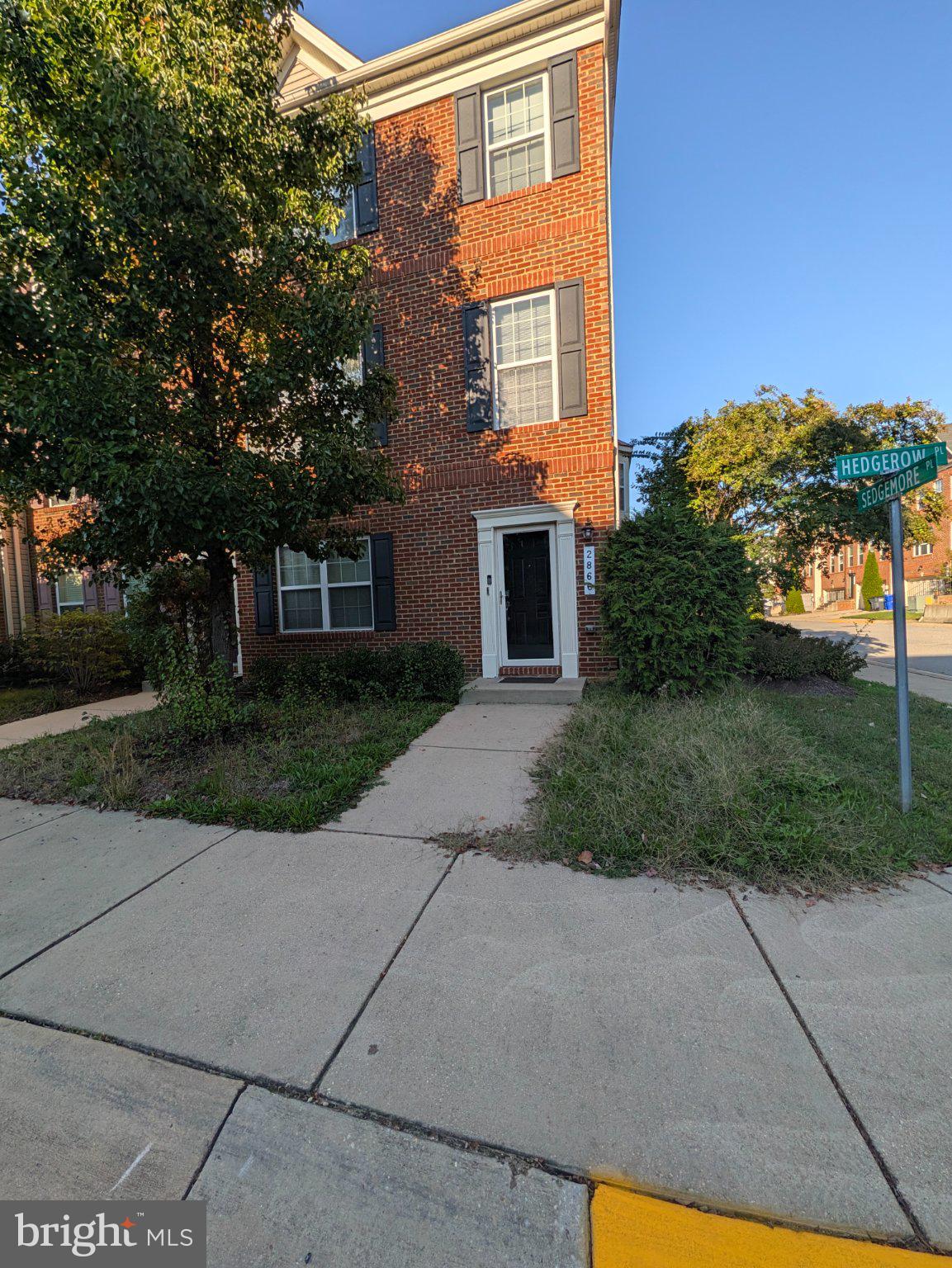 2866 HEDGEROW PLACE