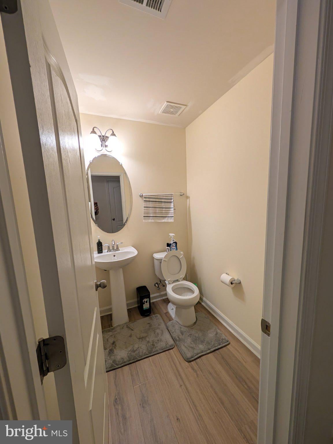 2866 HEDGEROW PLACE
