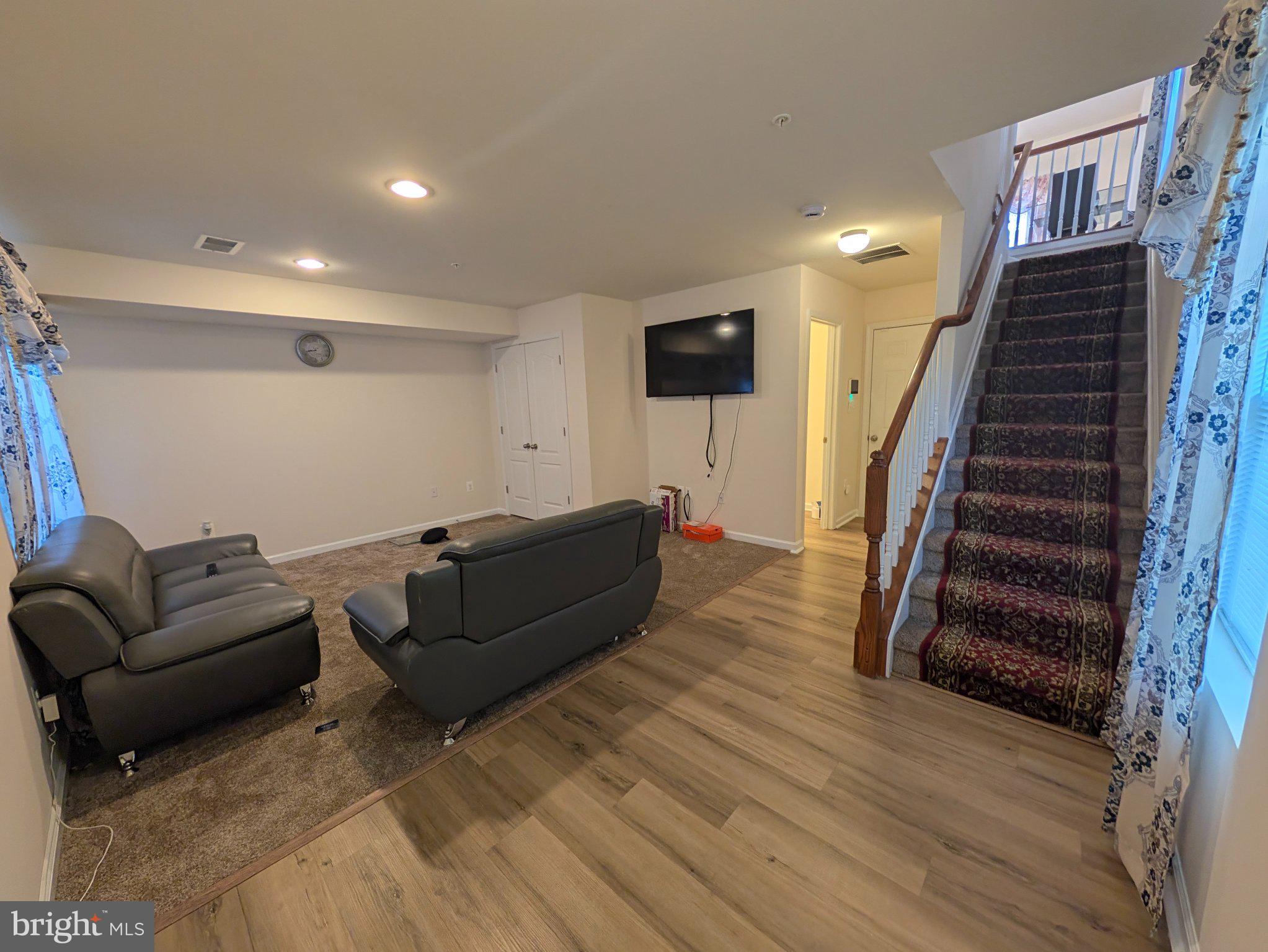 2866 HEDGEROW PLACE