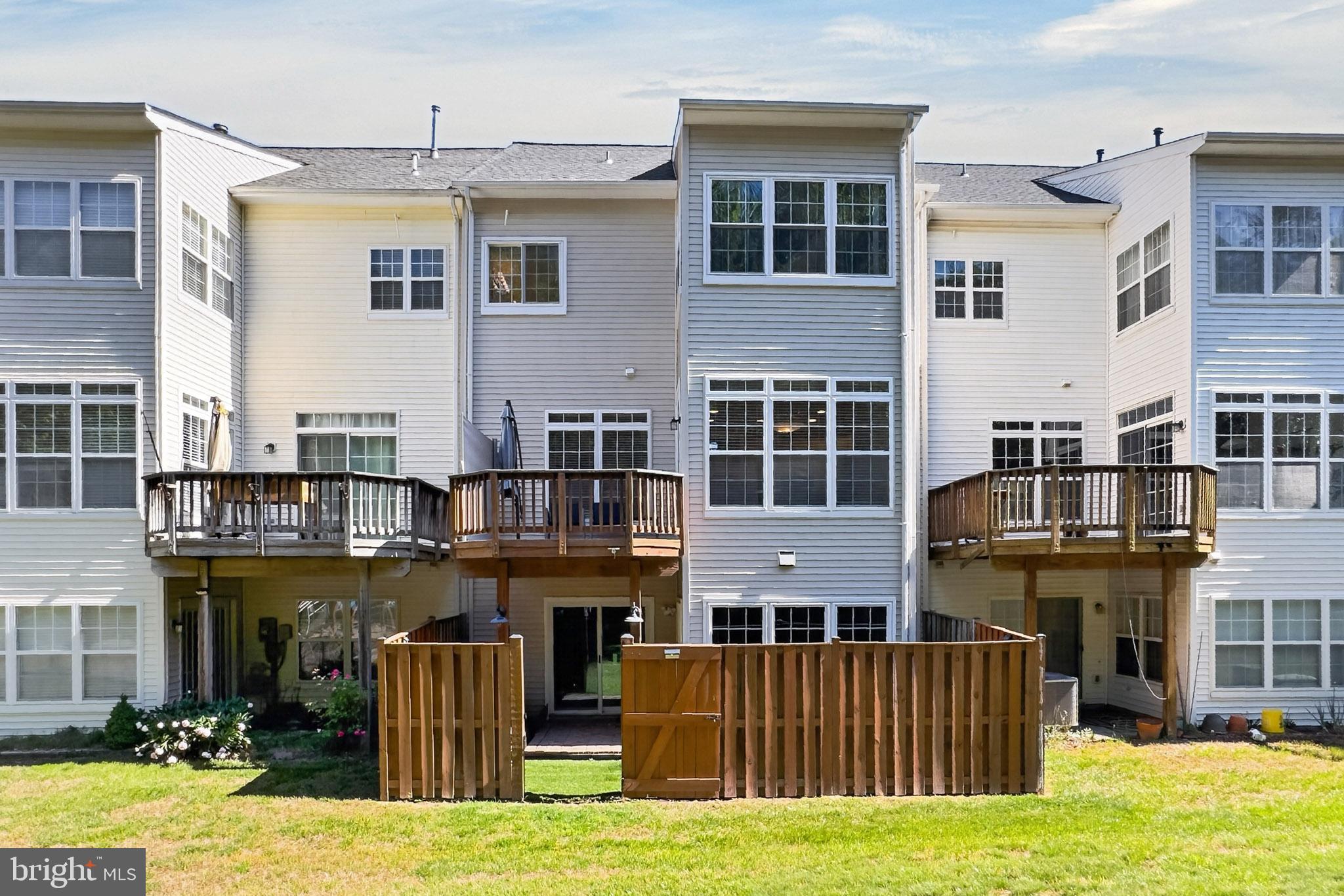 TOWNES OF MANCHESTER WOODS - Residential