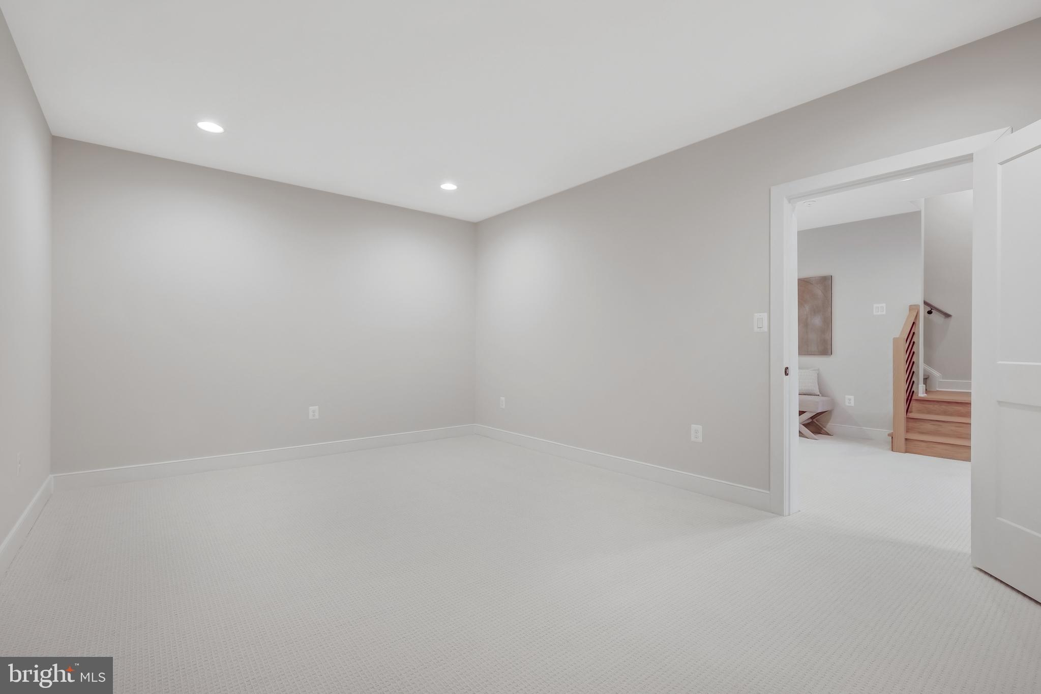 VIENNA WOODS - Residential