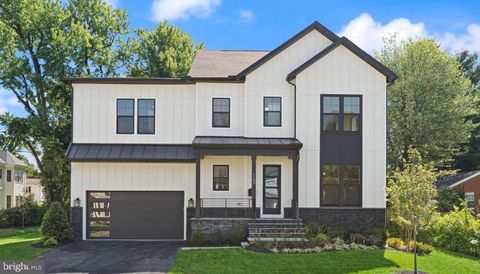 903 HILLCREST DRIVE SW VIENNA VA 22180