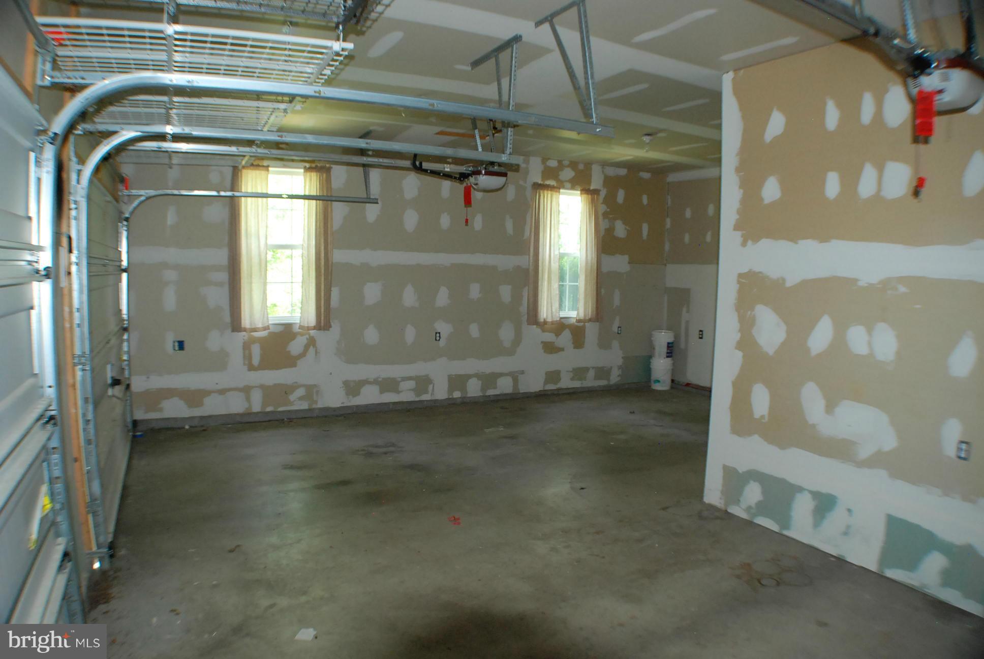 COUNTRY ACRES - Residential