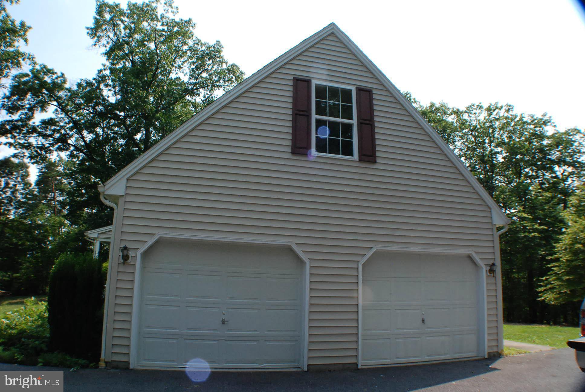 COUNTRY ACRES - Residential