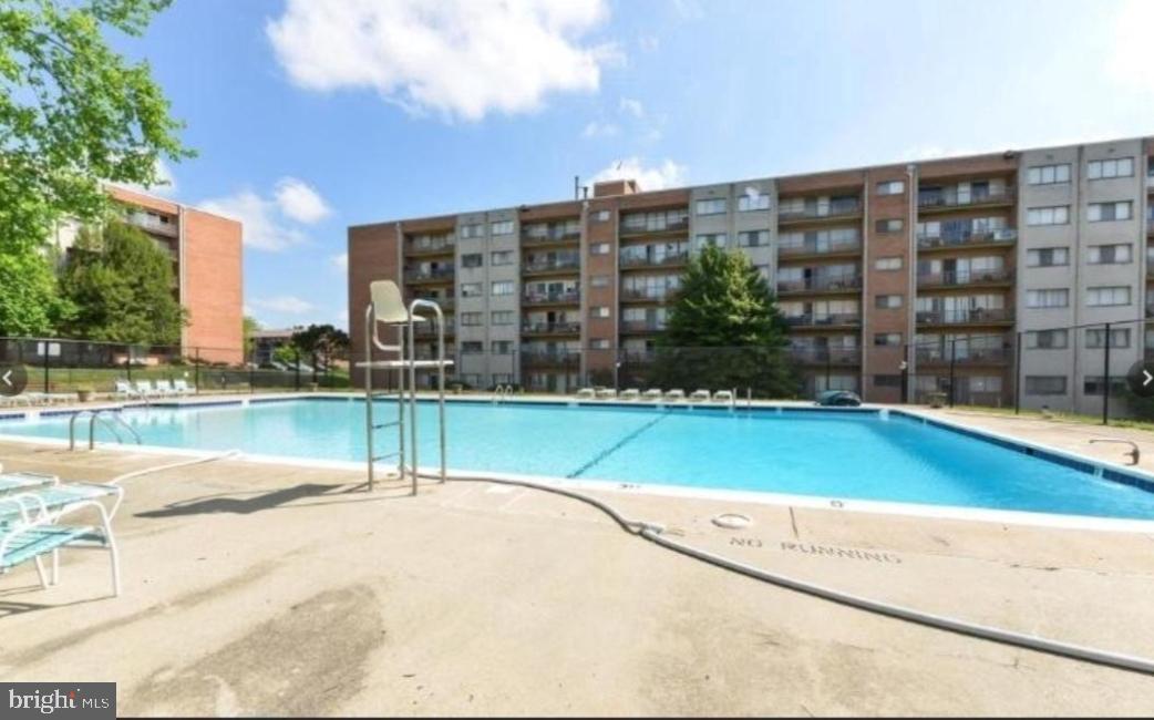 THE SEASONS - Residential