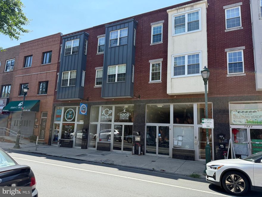 Retail Storefront for Lease – 1206-08 South Street
Approx. 1,300 SF ground-floor retail space with additional basement storage. Features a large display window line, ideal for showcasing merchandise. Prime location in the vibrant South Street shopping district with strong foot and vehicle traffic. Formerly operated as a clothing store. Lease term is negotiable.