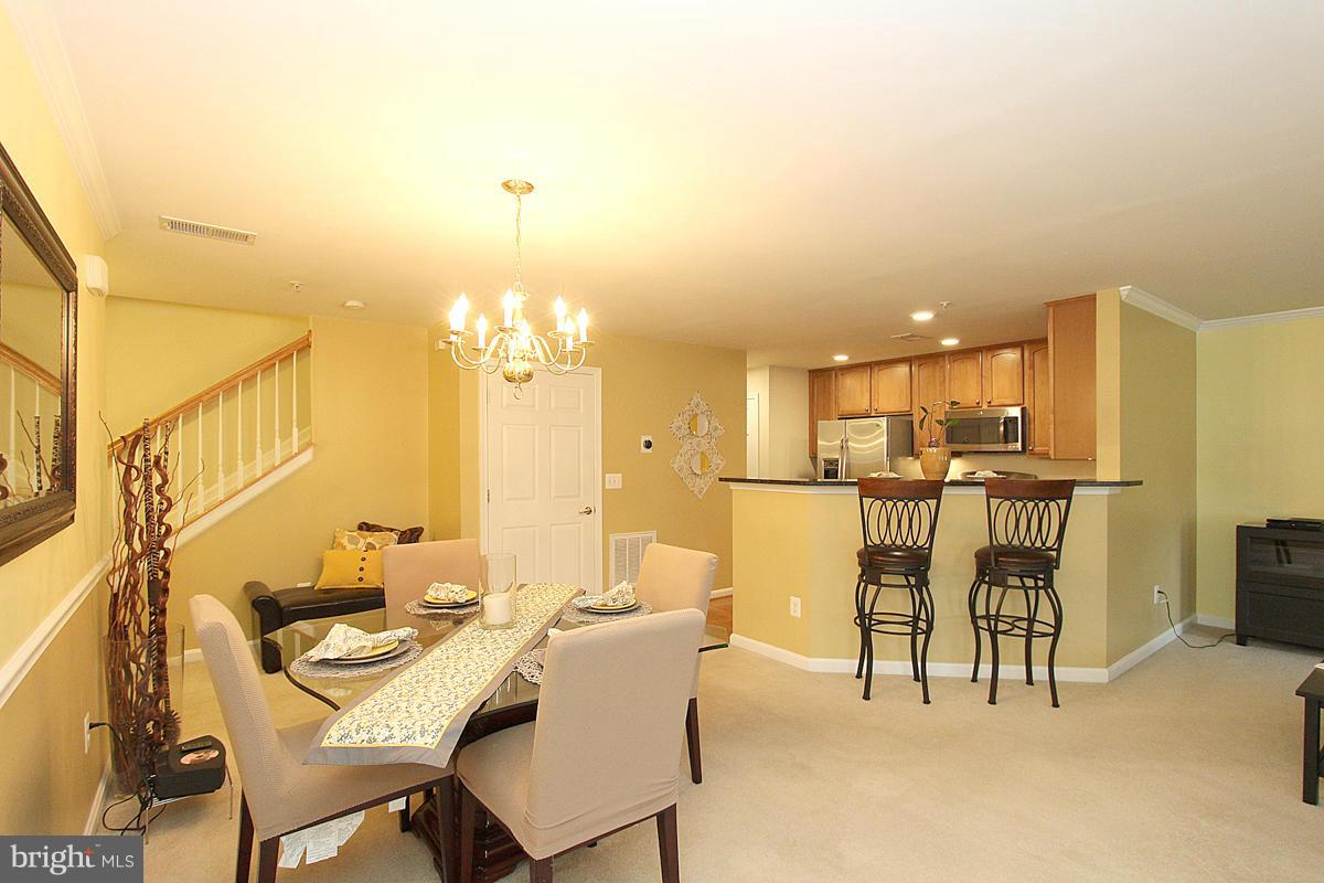 RIVER OAKS-LENNAR CONDOM - Residential