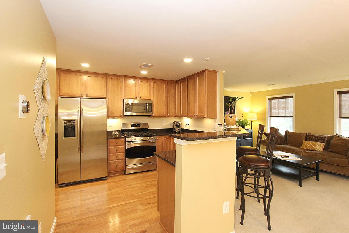 RIVER OAKS-LENNAR CONDOM - Residential