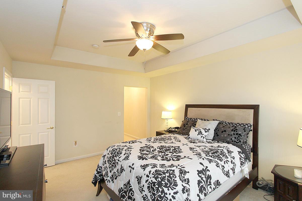 RIVER OAKS-LENNAR CONDOM - Residential