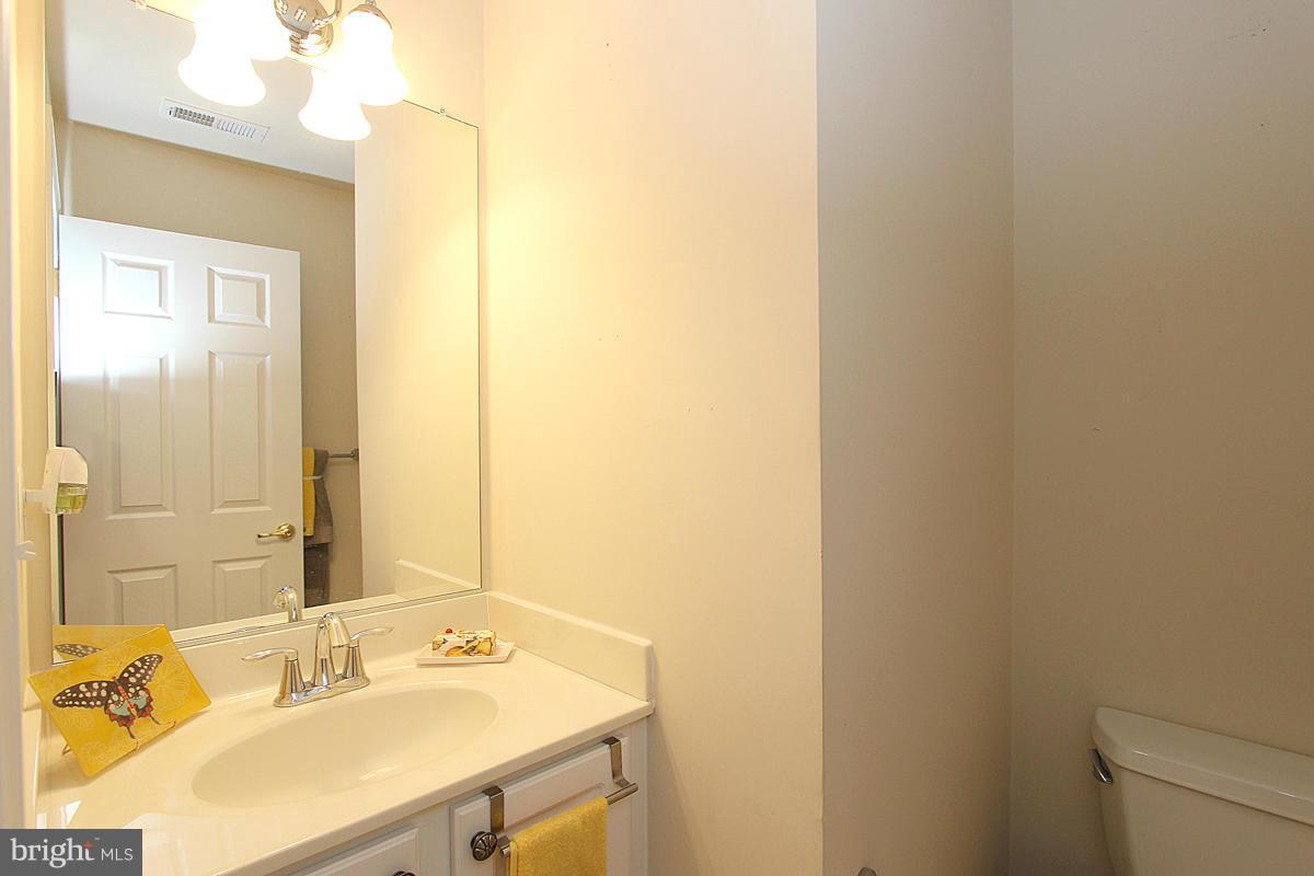 RIVER OAKS-LENNAR CONDOM - Residential