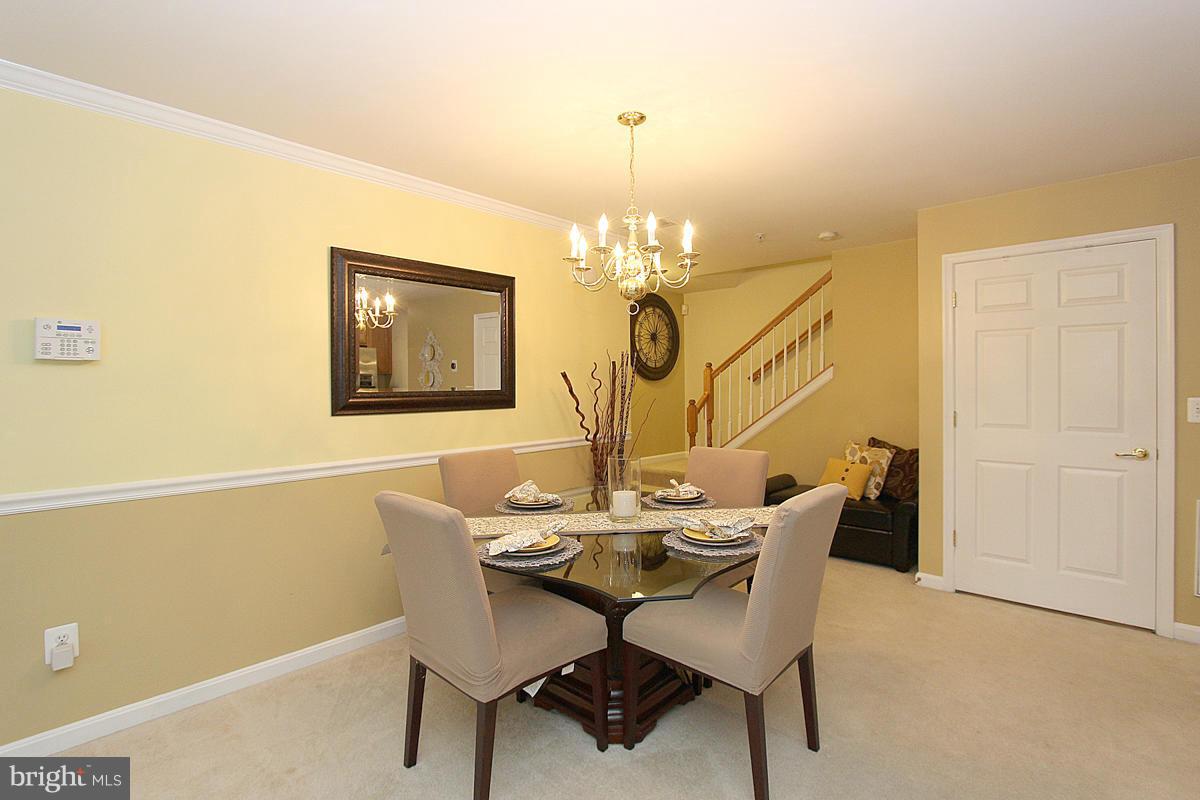 RIVER OAKS-LENNAR CONDOM - Residential