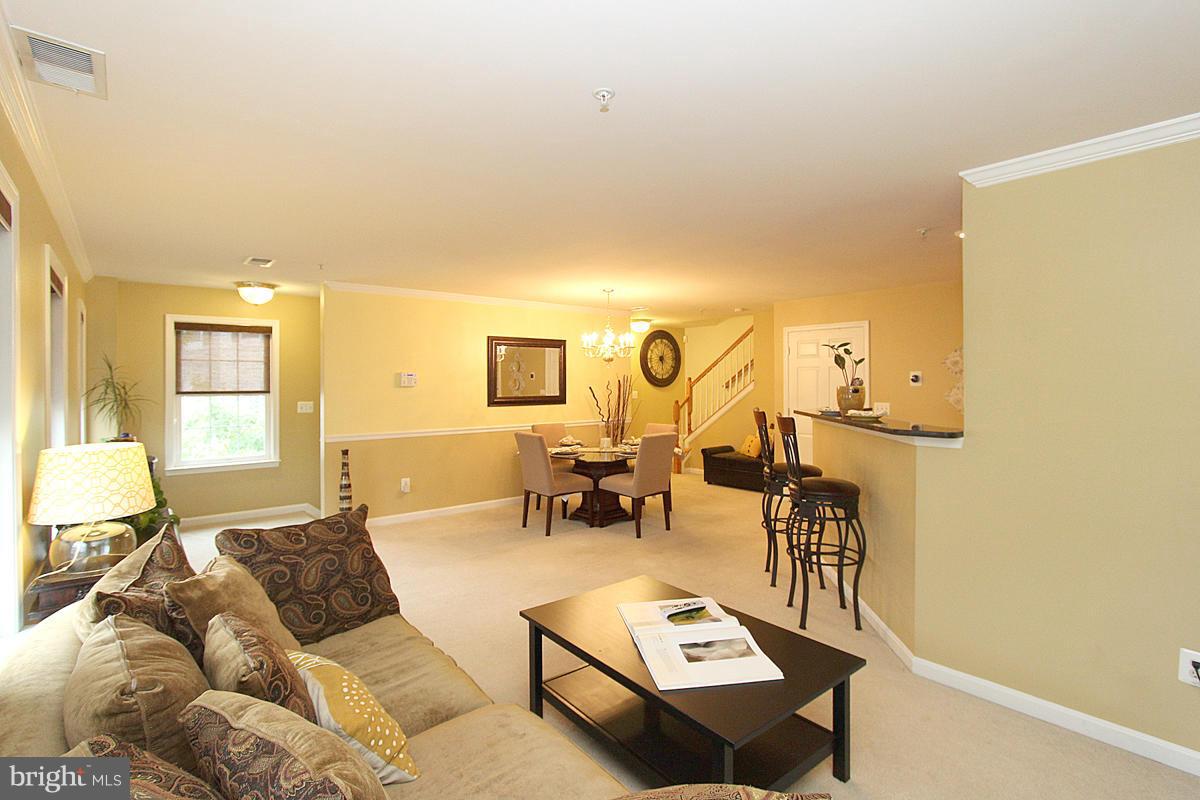 RIVER OAKS-LENNAR CONDOM - Residential