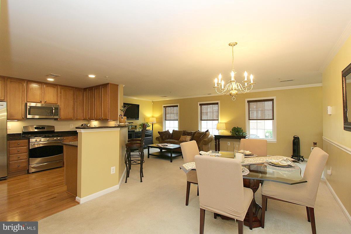RIVER OAKS-LENNAR CONDOM - Residential