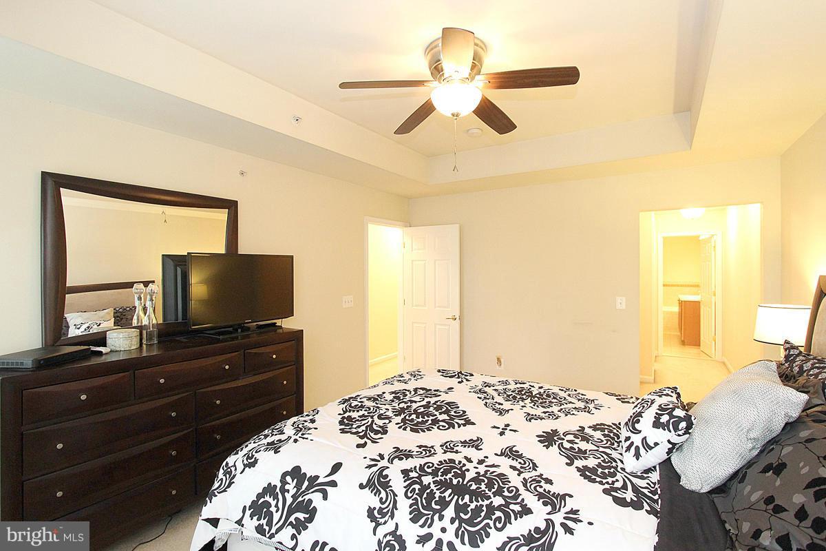 RIVER OAKS-LENNAR CONDOM - Residential