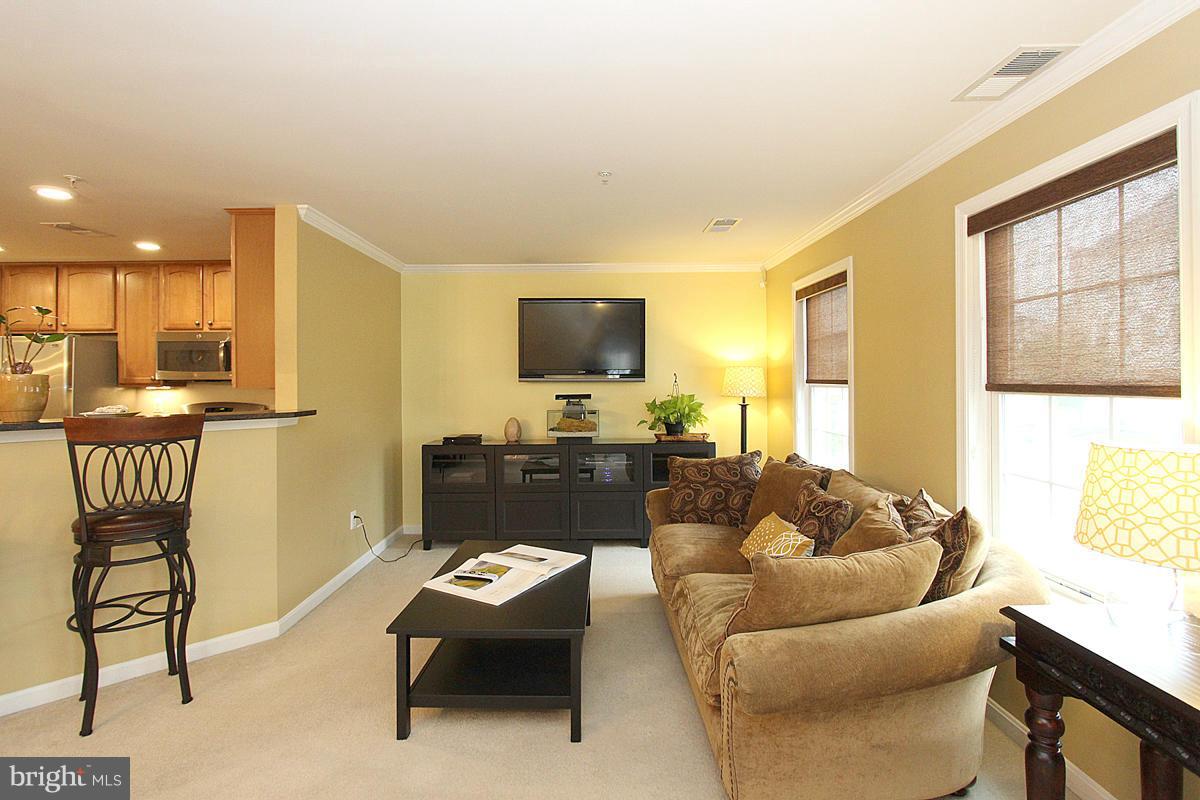 RIVER OAKS-LENNAR CONDOM - Residential