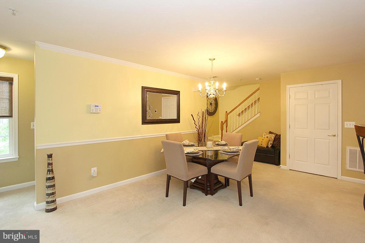 RIVER OAKS-LENNAR CONDOM - Residential