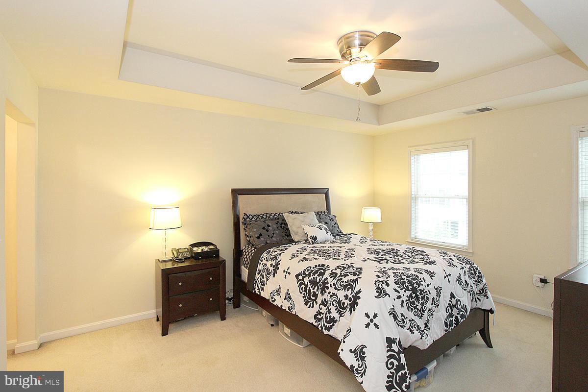 RIVER OAKS-LENNAR CONDOM - Residential