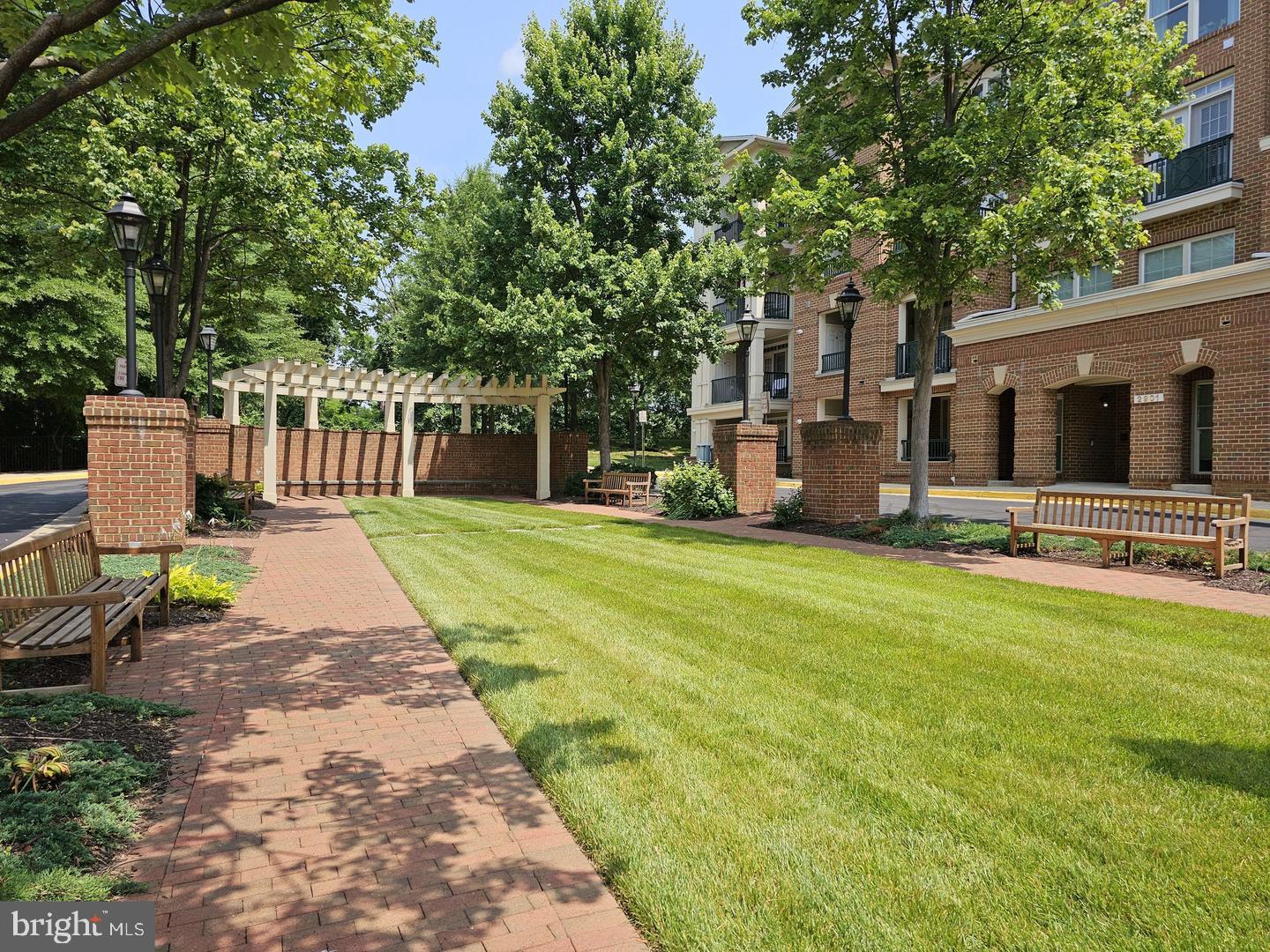 2907 SAINTSBURY PLAZA 404
