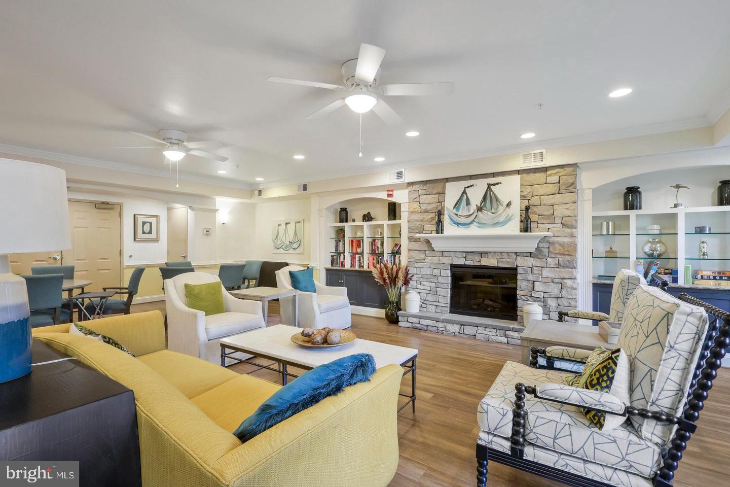 2907 SAINTSBURY PLAZA 404