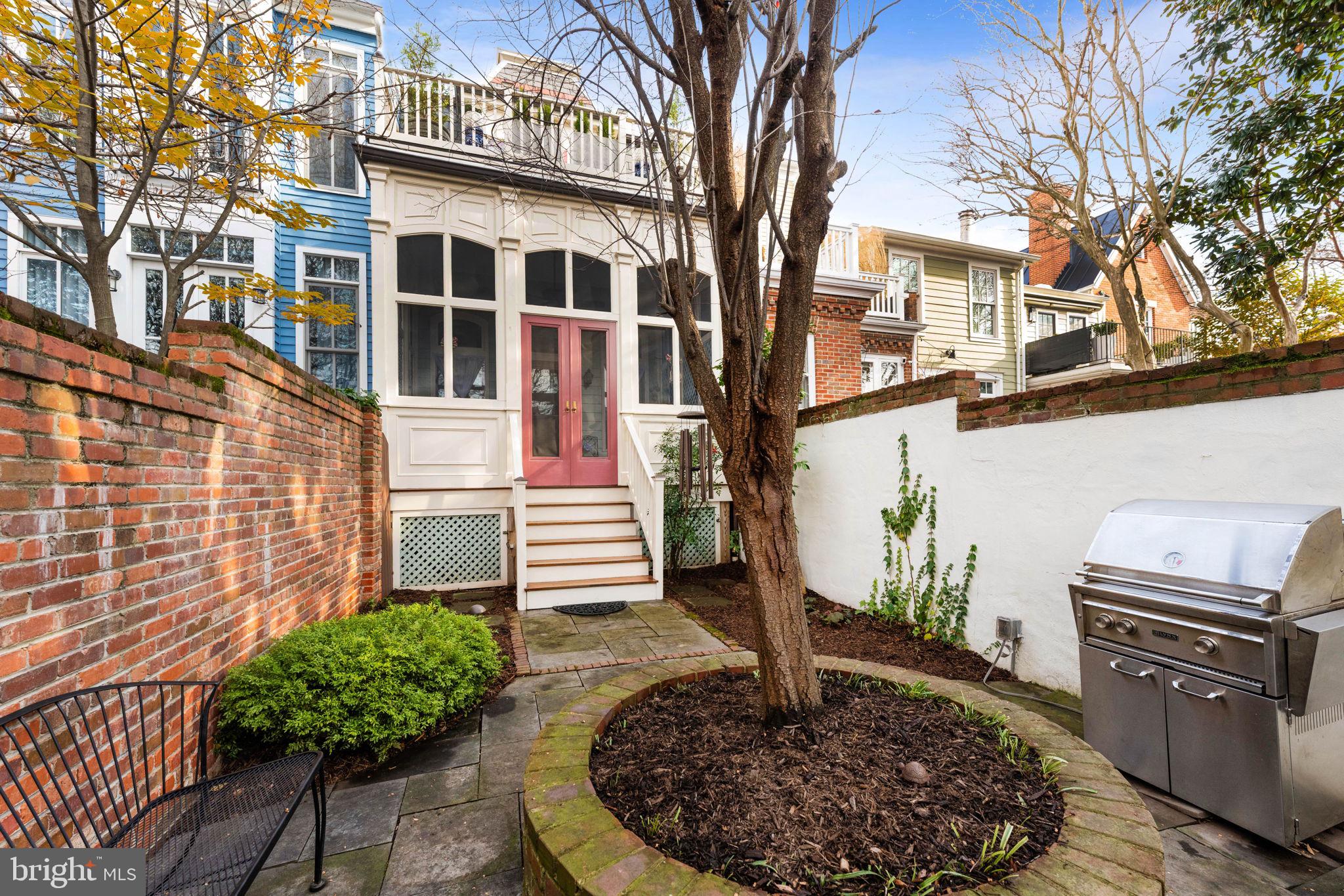 OLD TOWN ALEXANDRIA - Residential