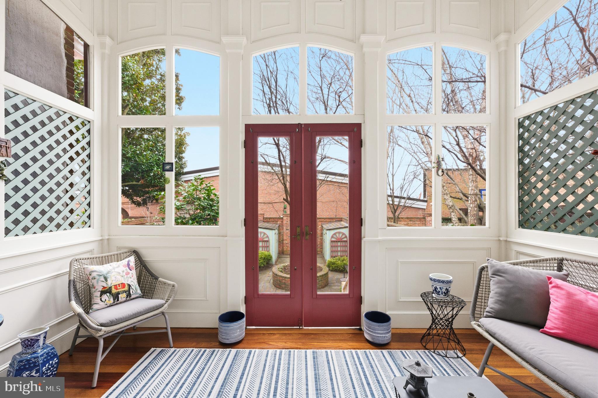 OLD TOWN ALEXANDRIA - Residential