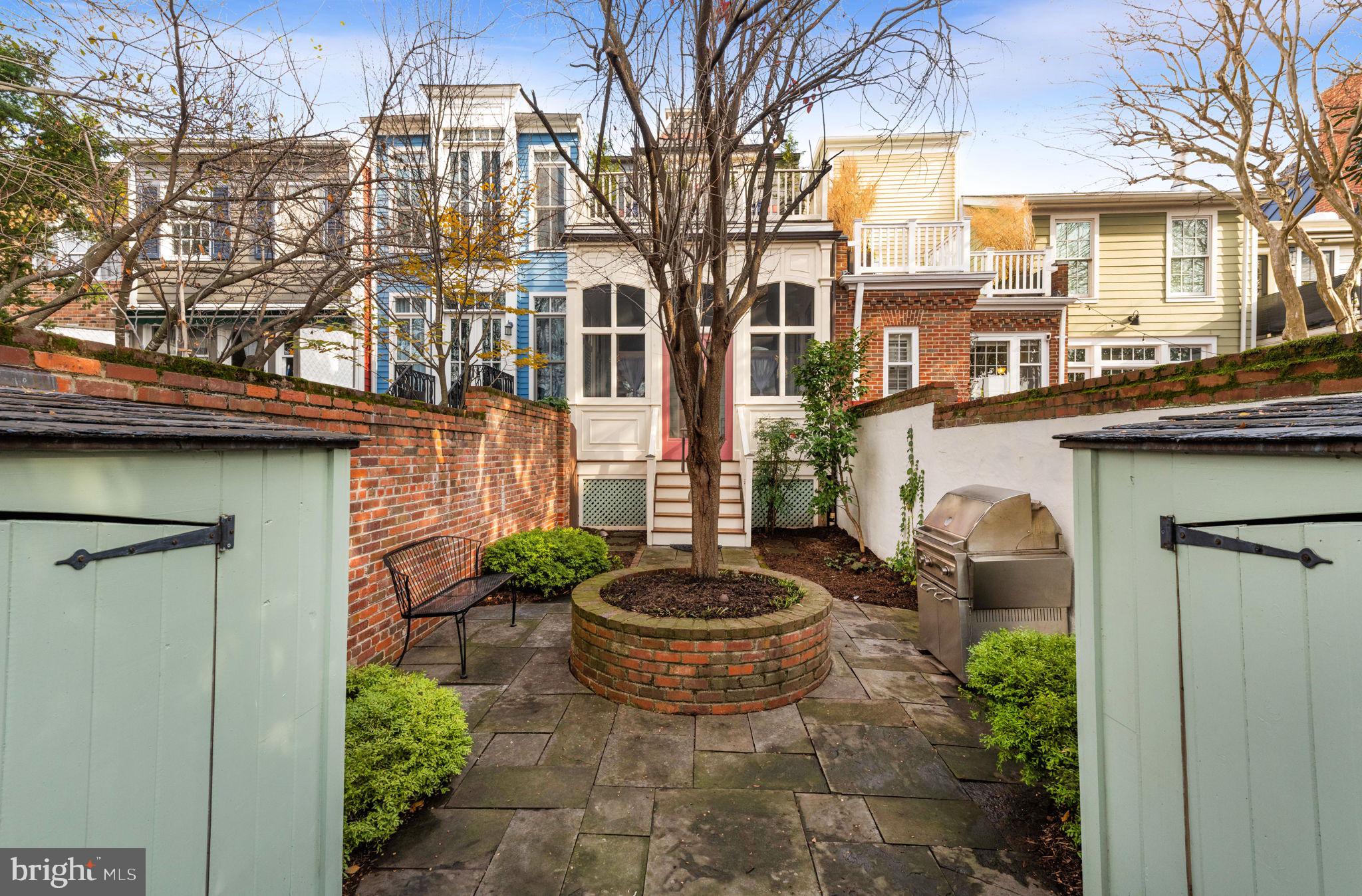 OLD TOWN ALEXANDRIA - Residential