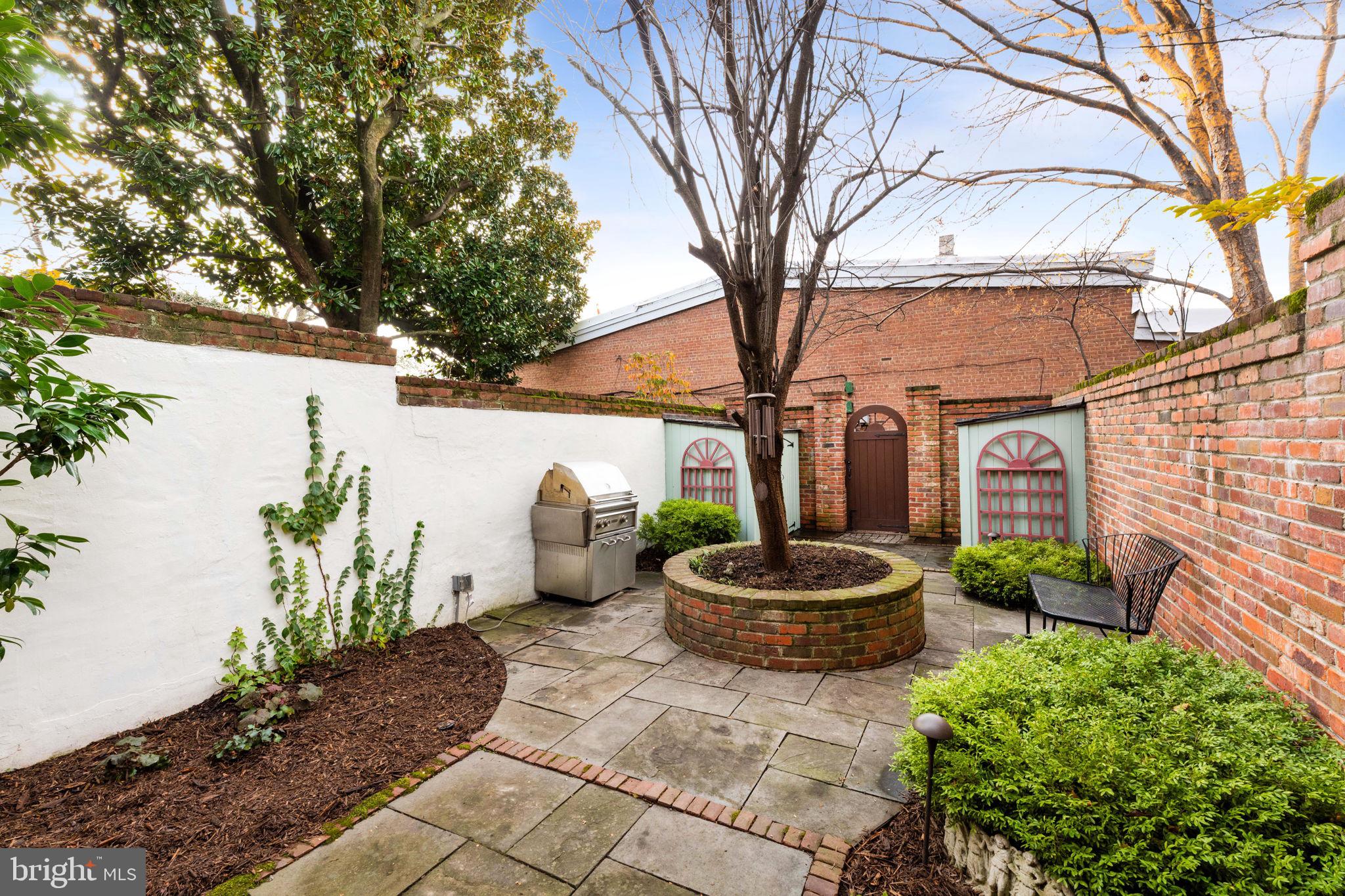 OLD TOWN ALEXANDRIA - Residential