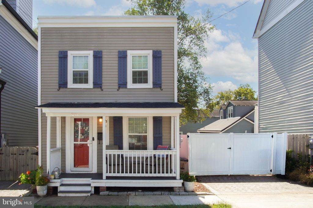 Photo of 306 Pitt Street, FREDERICKSBURG, VA 22401 (MLS # VAFB2009006)