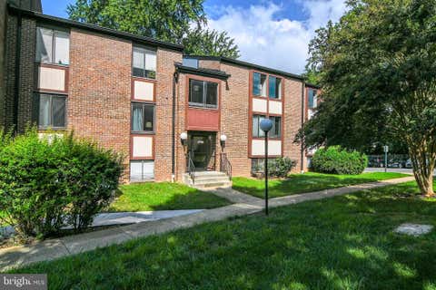 Photo of 9700 Kingsbridge Drive #202, FAIRFAX, VA 22031 (MLS # VAFX2336188)