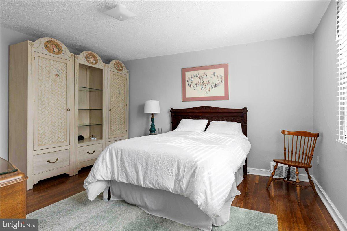 ROXBOROUGH - Residential