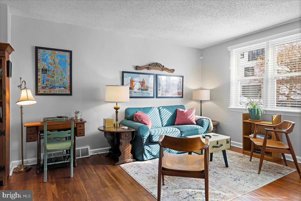 ROXBOROUGH - Residential