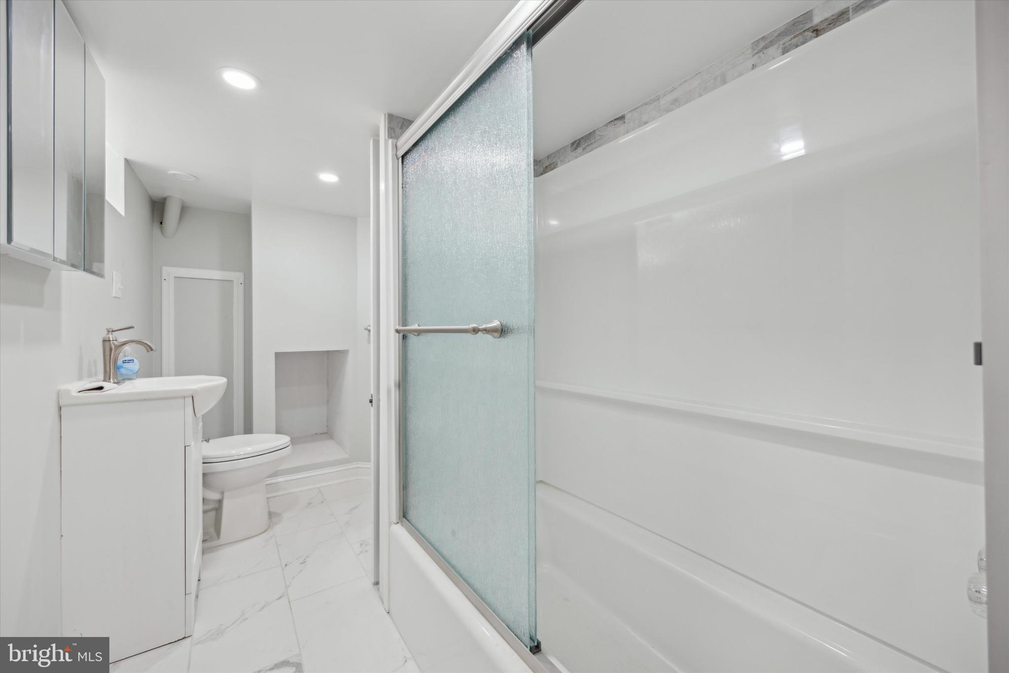 DREXEL MANOR - Residential Lease