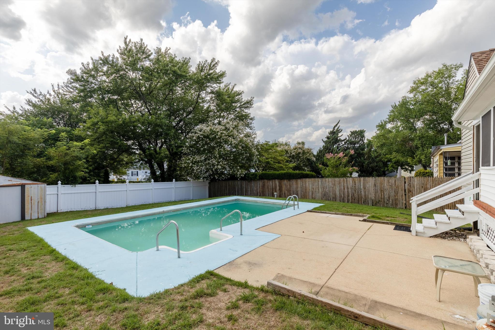 MEADOWBROOK - Residential