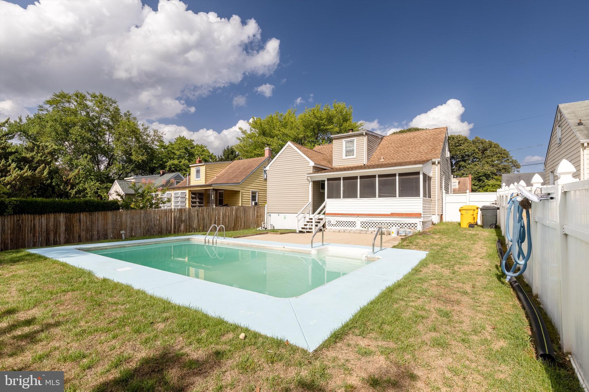 MEADOWBROOK - Residential