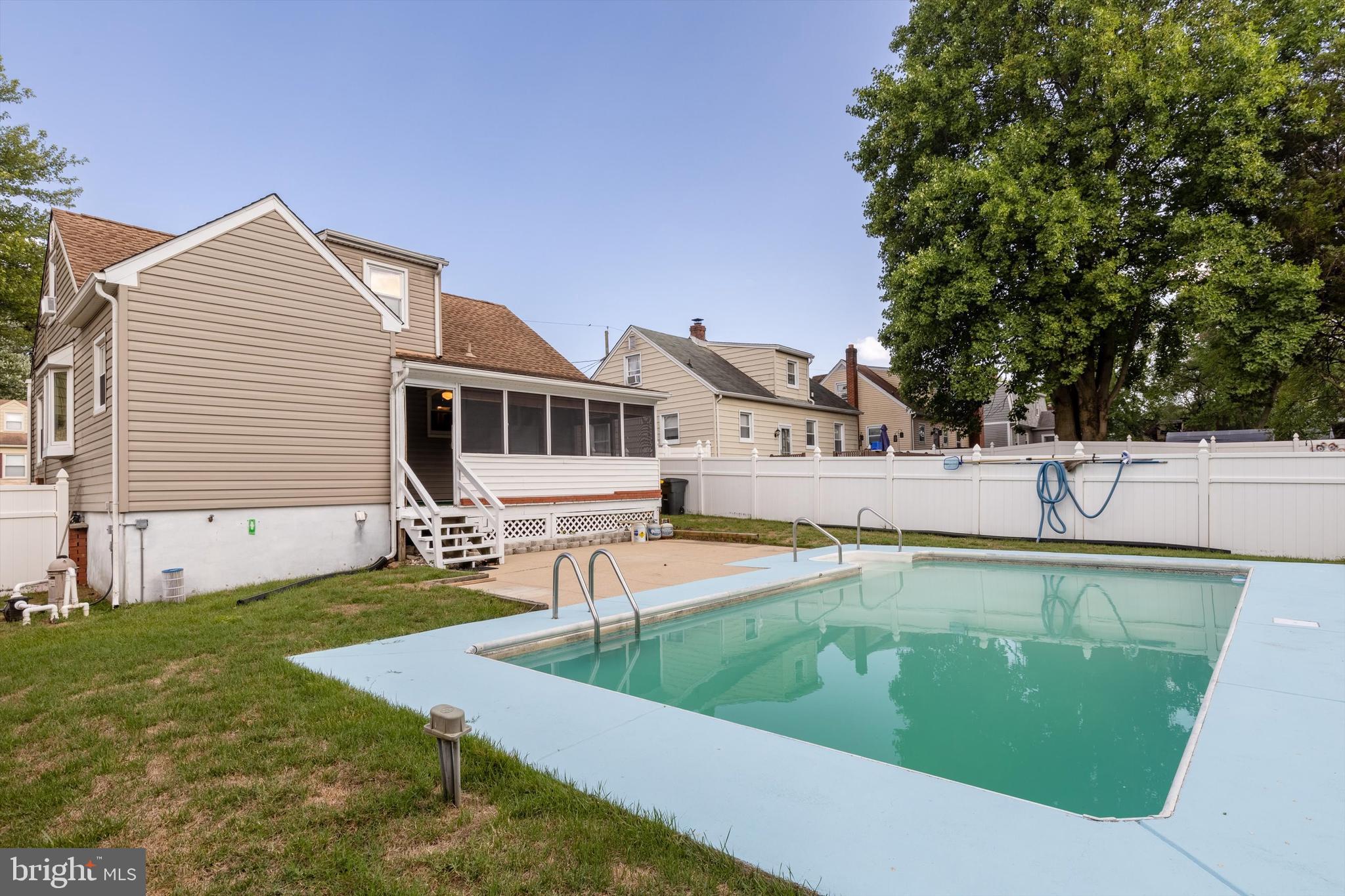 MEADOWBROOK - Residential