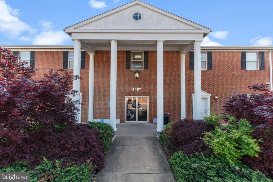 This medical office building presents a compelling and attractive investment opportunity. Sale-Lease Back - 100% occupied building located in an area with high demand for medical services.