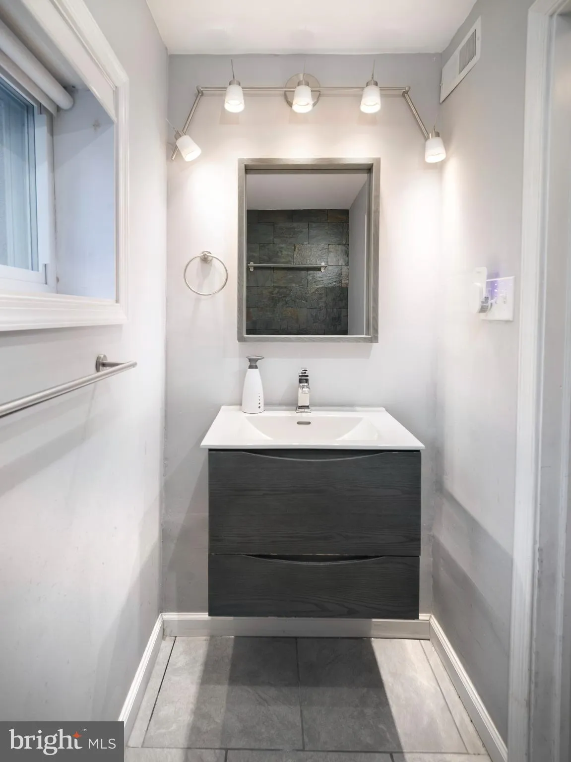 Philadelphia, Pennsylvania 19146, United States, 3 Bedrooms Bedrooms, ,3 BathroomsBathrooms,Residential,Active,175857