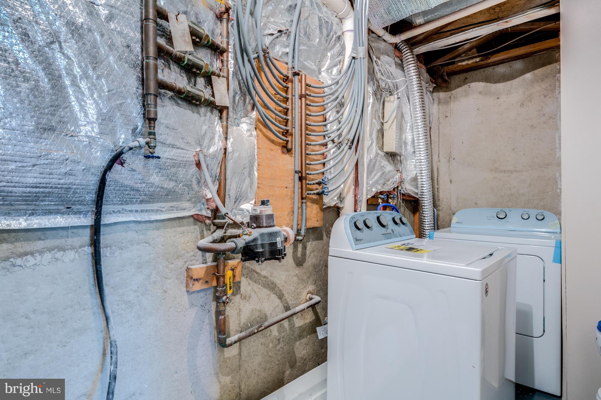 COLONY SQUARE - Residential