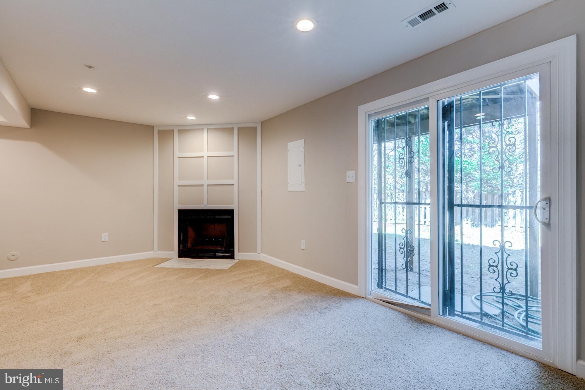 COLONY SQUARE - Residential