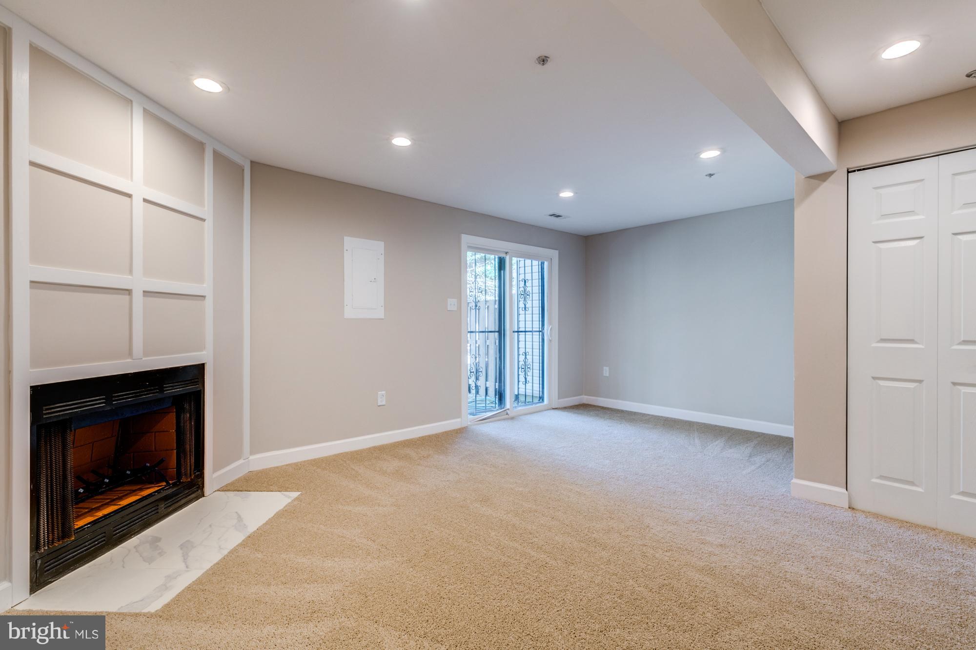 COLONY SQUARE - Residential