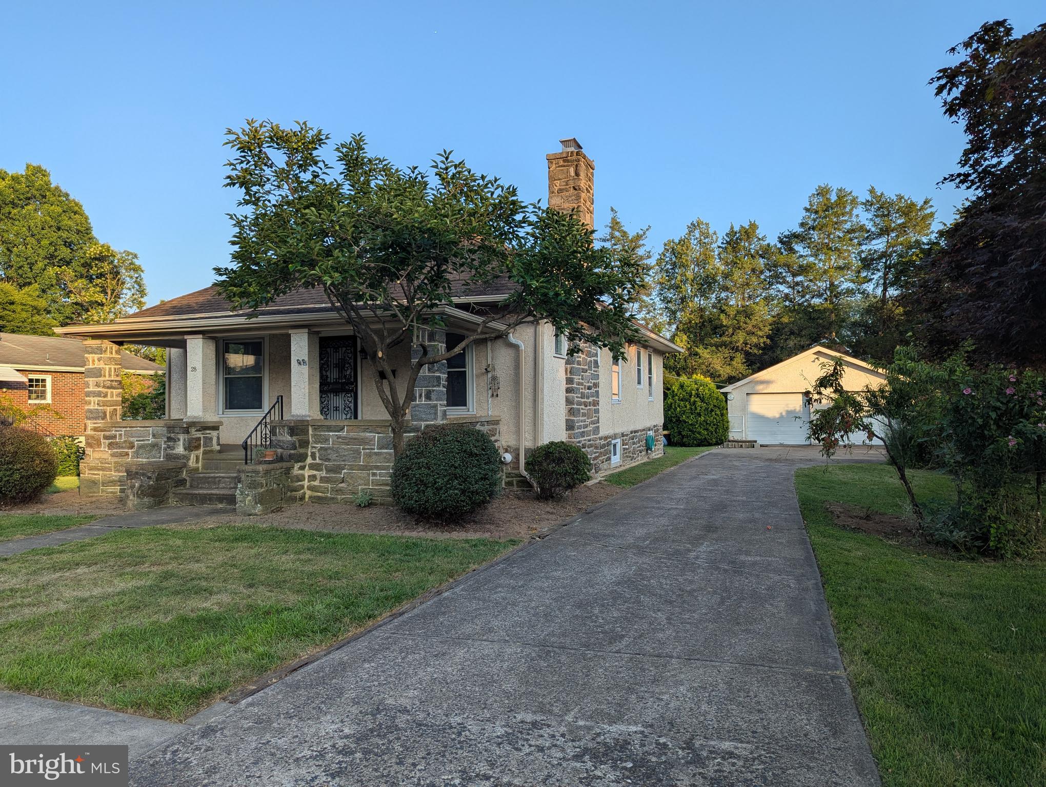 28 GROVE AVENUE