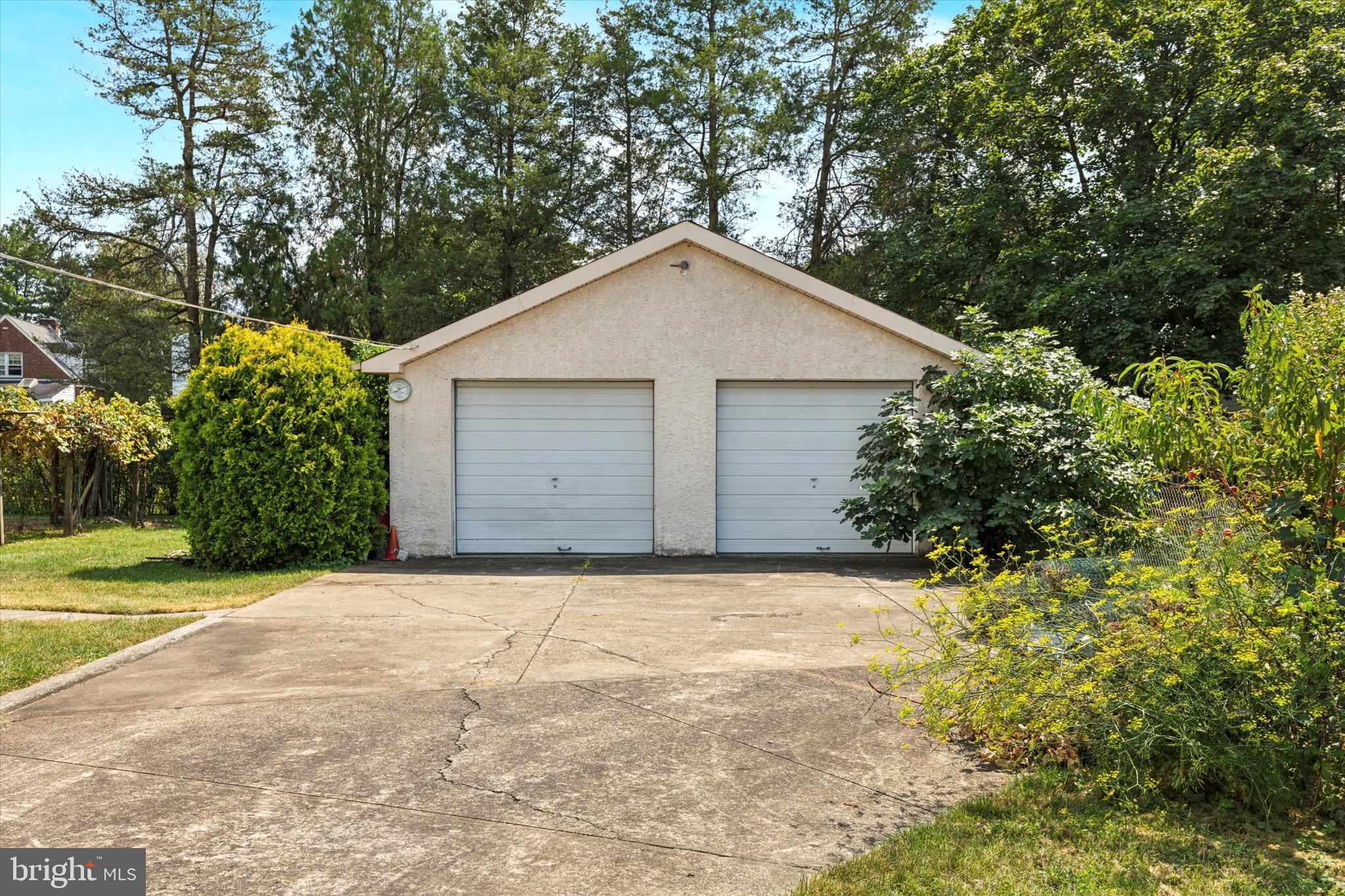 28 GROVE AVENUE