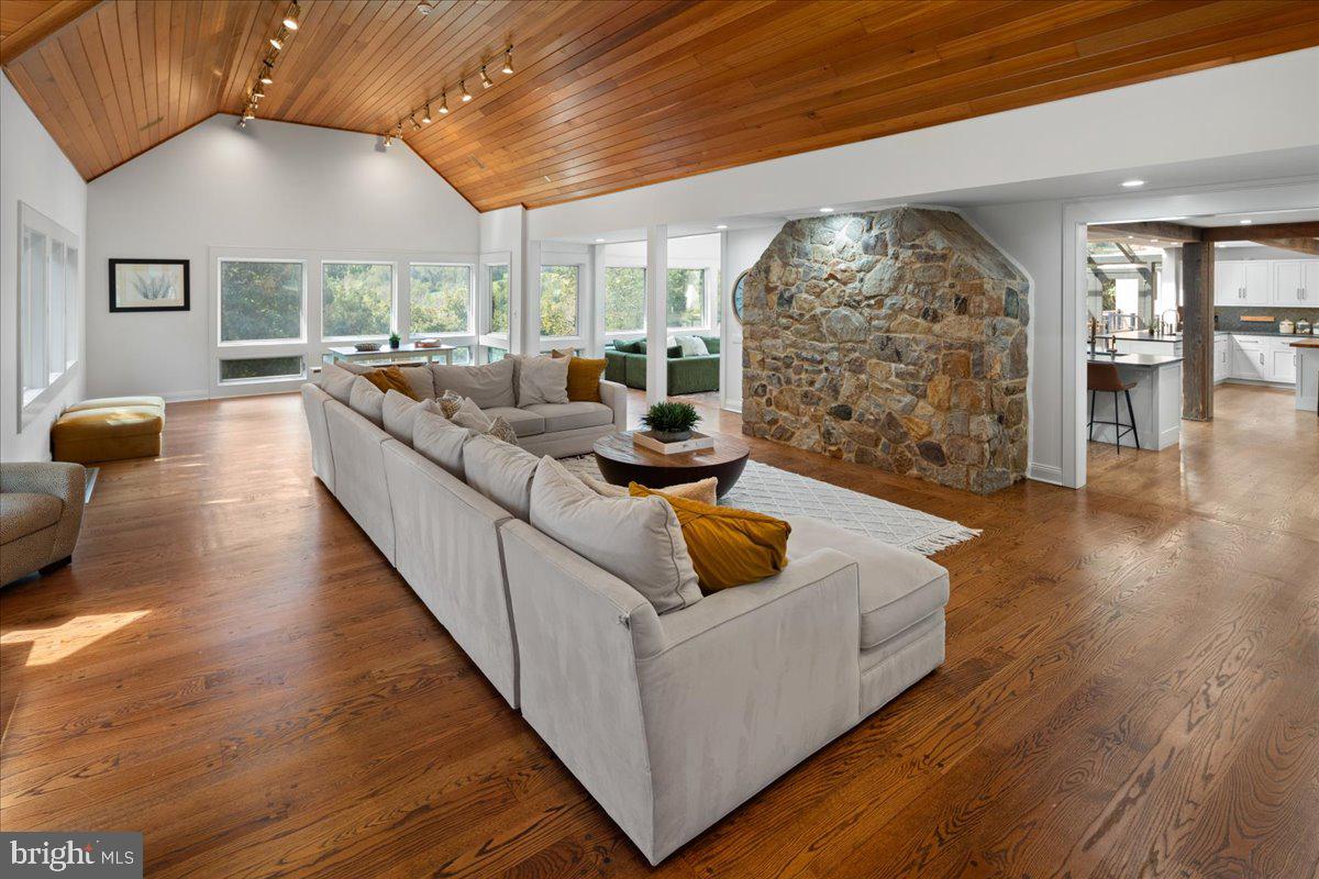 CHESTNUT HOLLOW - Residential