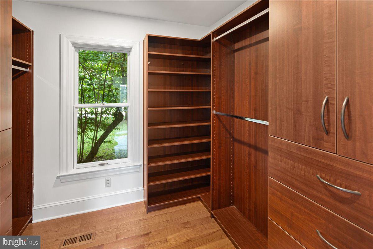 CHESTNUT HOLLOW - Residential