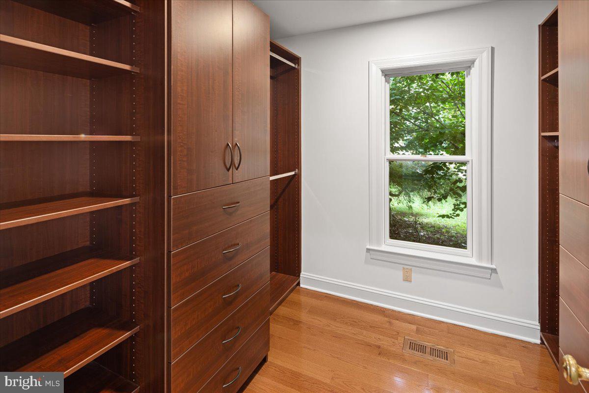 CHESTNUT HOLLOW - Residential