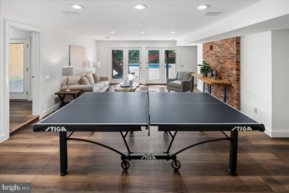 CHESTNUT HOLLOW - Residential