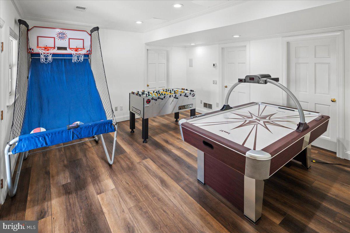 CHESTNUT HOLLOW - Residential